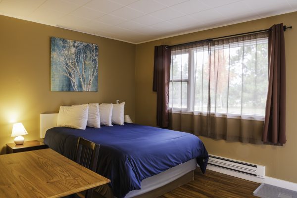 Kitchen Unit with 2 beds